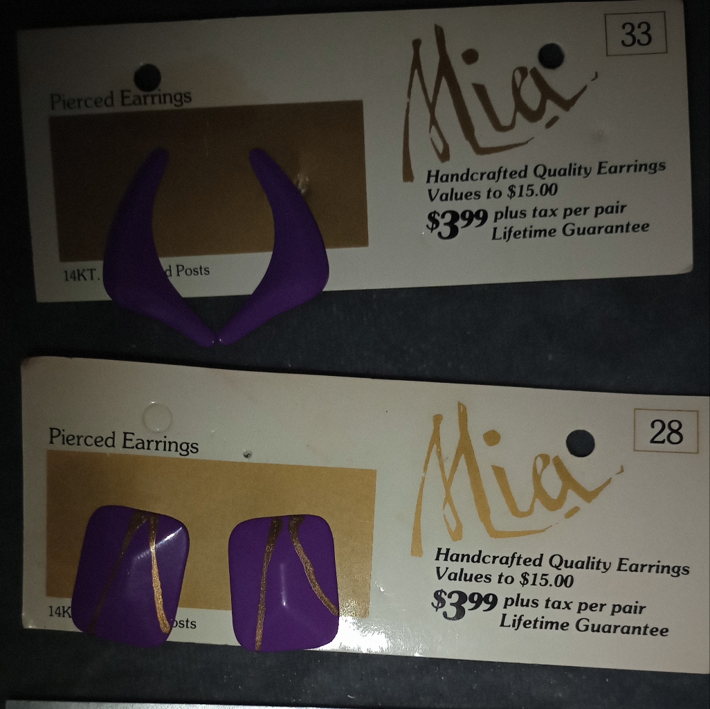 2 Purple Pairs Of Earrings 16$